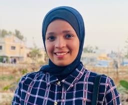 الأستاذة نداء